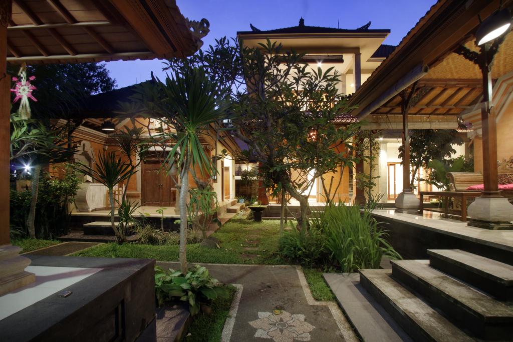 avis house and garden