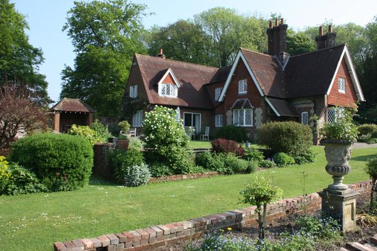 avis house and garden