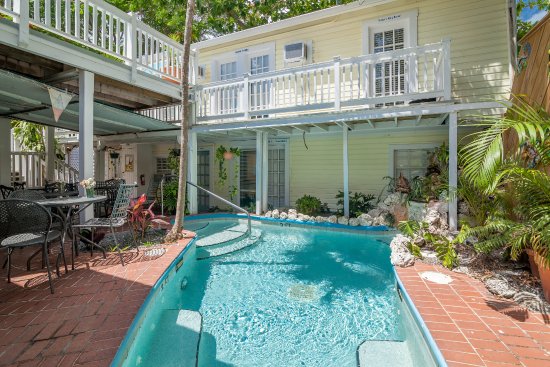 avis house and garden