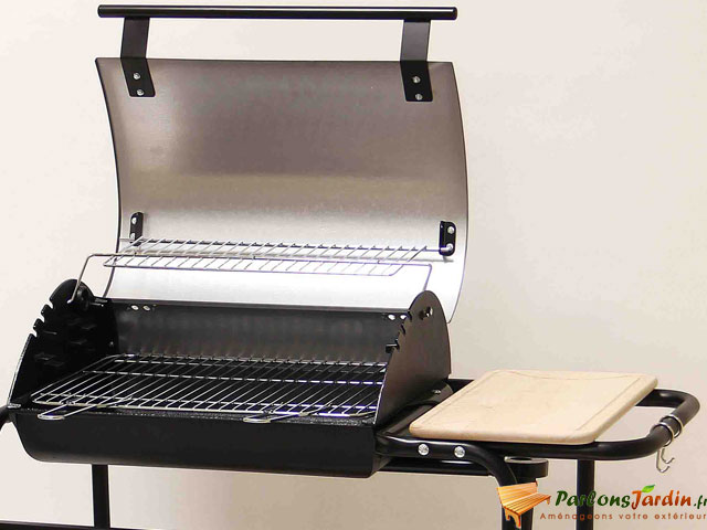 barbecue charbon de bois avec couvercle - Agencement de jardin aux