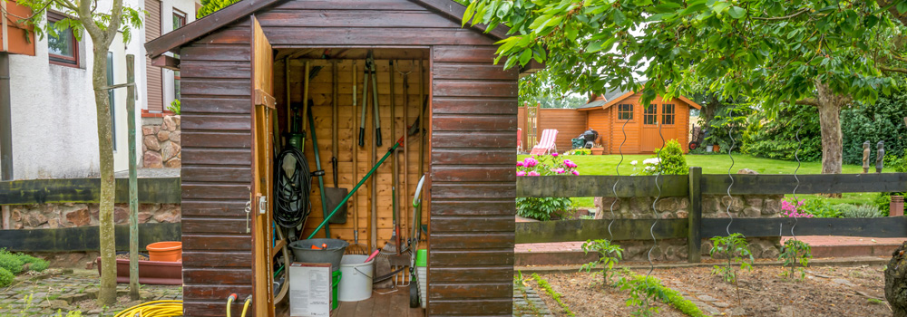 Abri De Jardin En Bois Tectake 80,5x60x213,5cm - Toit 2 Pans Bitumé, 2 étagères - Rangement Outils, Vélo