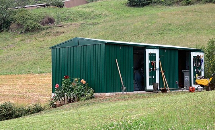 comment isoler un abri de jardin en metal