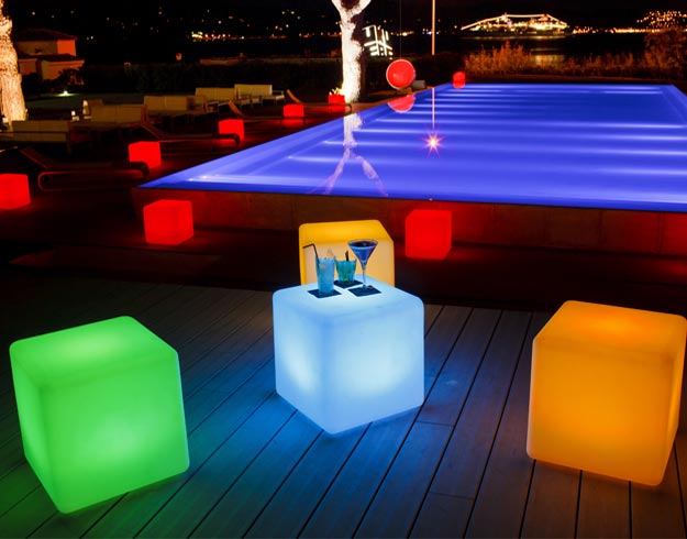 Lot De 2 Tabourets De Bar Lumineux LED Extérieur - Sans Fil - Multicolore - Idéal Jardin