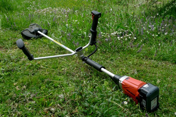 debroussailleuse electrique batterie