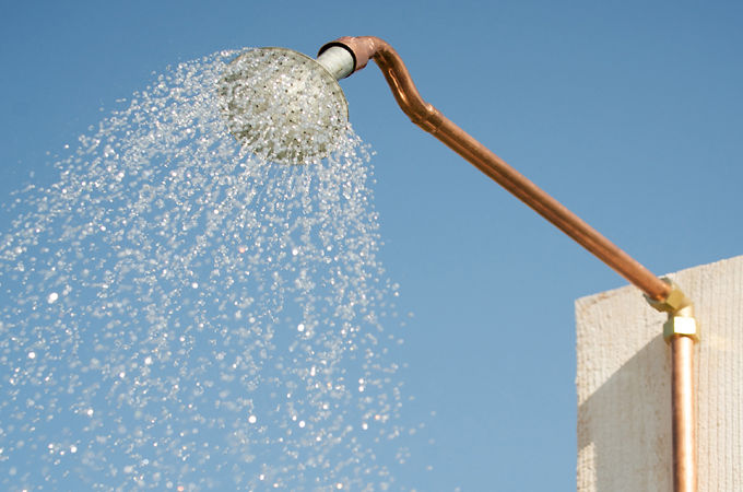 fabriquer douche jardin