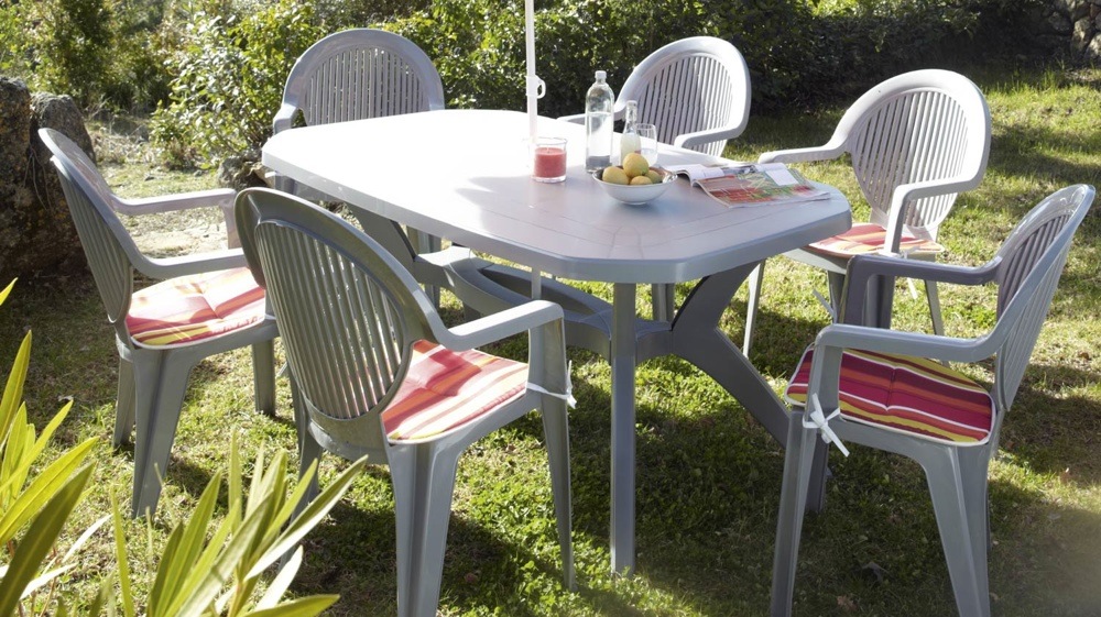 mobilier de jardin pas cher plastique