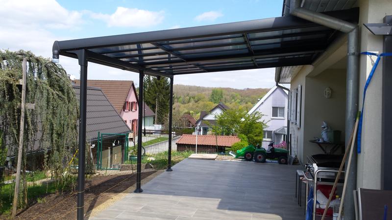 pergola murale avec toit coulissant