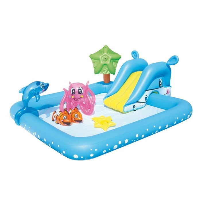 piscine aire de jeux enfant