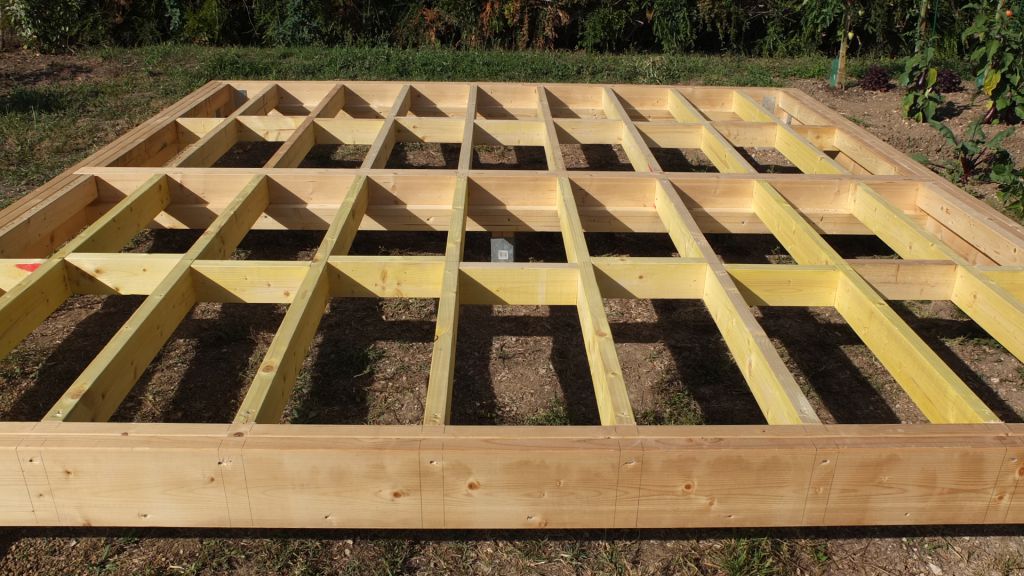 plancher abri de jardin en bois