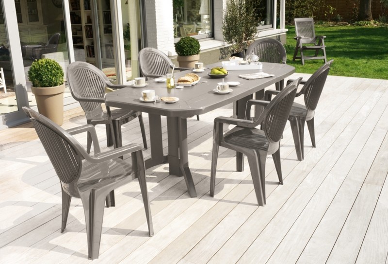 salon de jardin pas cher en plastique