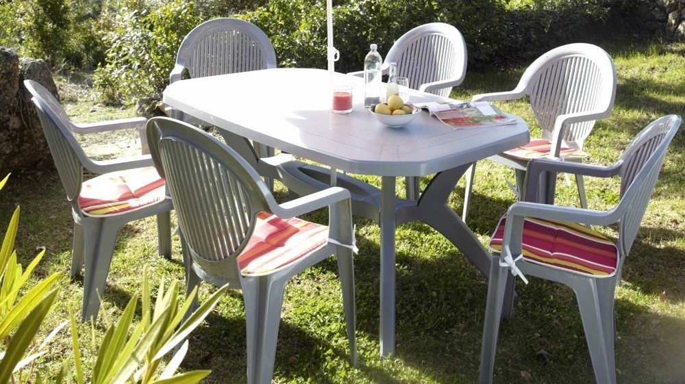 salon de jardin pas cher en plastique