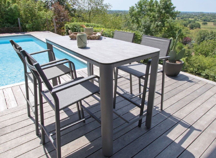 table de jardin haute