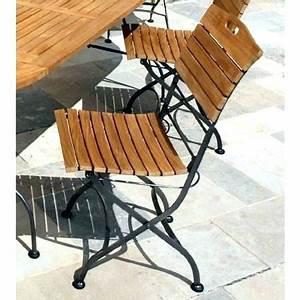 table de jardin pliante en bois avec chaises
