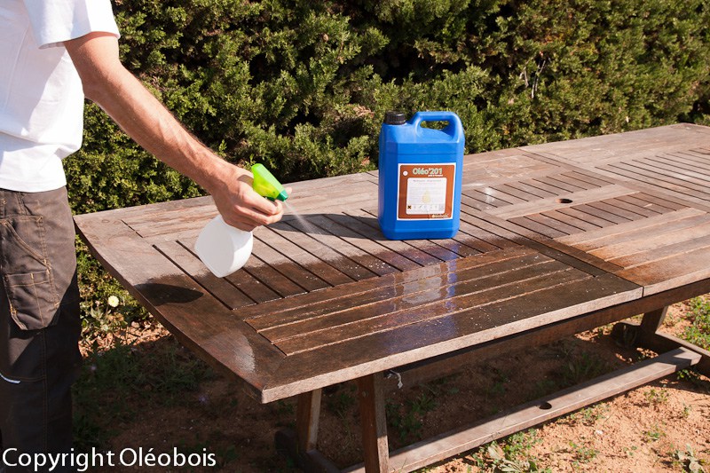 table eucalyptus entretien