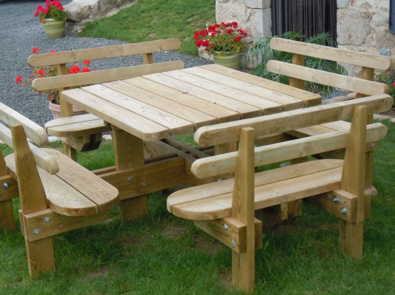 tables et bancs de jardin en bois