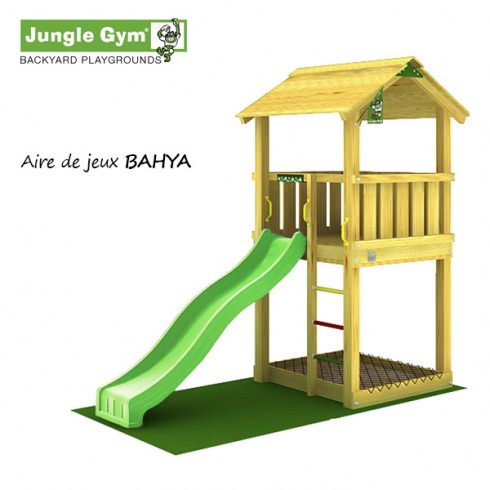 tour en bois avec toboggan