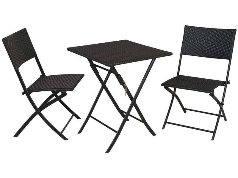 une table deux chaises