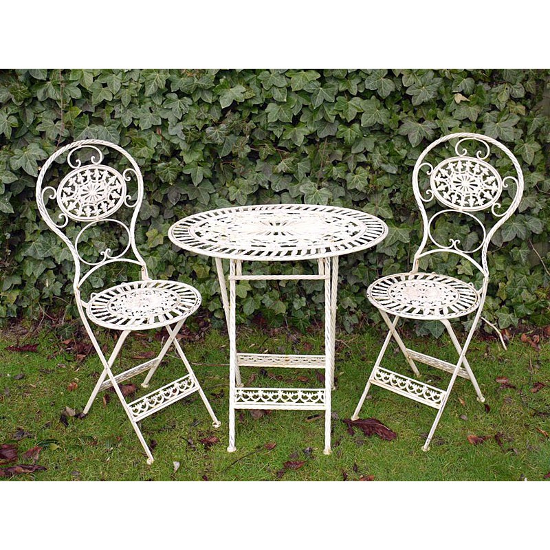 une table deux chaises
